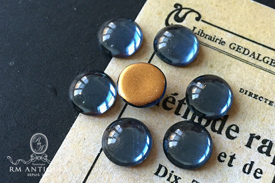 VP-3203 9mm West German Vintage glass Cabochon Montana Sapphire Round