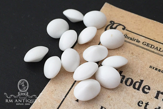 VP-3567 8x6 Japan Vintage Rhinestone Chalk White Oval