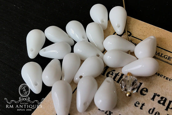 VP-4427 12x7 West German Vintage Milk glass Bead Drop