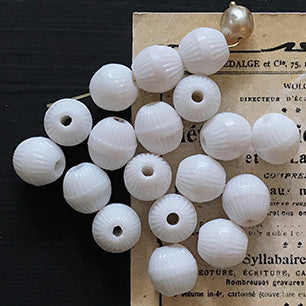 VP-5403 10mm ドイツ ヴィンテージ ミルクホワイト ガラスビーズ