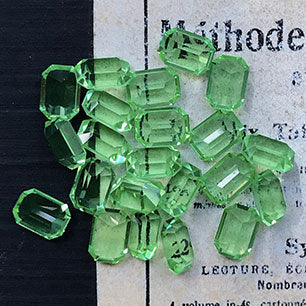 VP-6527 7x5 Swarovski Vintage Rhinestone Peridot Octagon