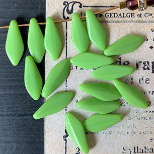 VP-7719 14X5mm Czech Vintage Dagger green glass Bead