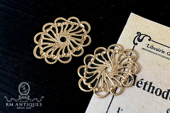 GC-3909 Stamping Findings Filigree 25x19mm USA Raw Brass