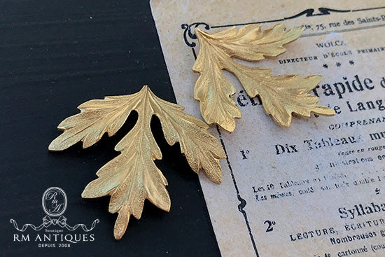 GC-5932 Stamping Findings Oak leaf 33mm USA Raw Brass