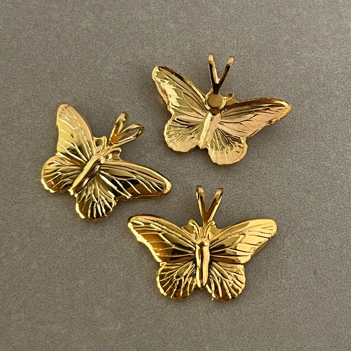 VP-9070 20x11mm Vintage butterfly Charm gold plated