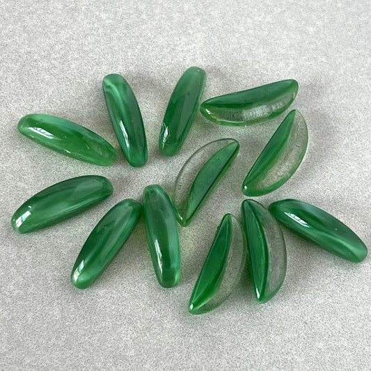 VP-9056 15x4mm German Vintage glass Cabochon green Half Moon