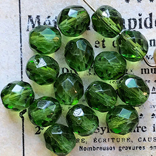 VP-5542 8mm Czech Vintage greenglass Bead