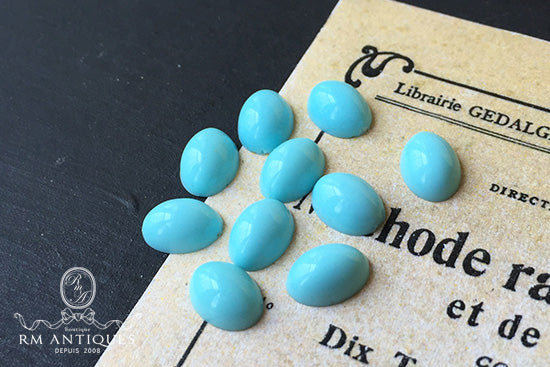 VP-3209 8x6mm West German Vintage lucite Cabochon　Turquoise Blue Oval