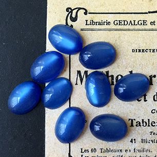 VP-3237 10x7.5mm German Vintage lucite Cabochon Moon Blue Oval