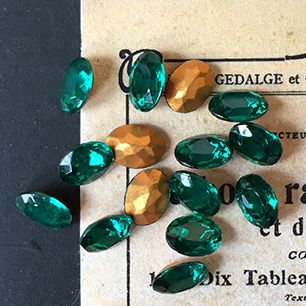 VP-3290 8x6 West German Vintage Rhinestone Emerald Oval