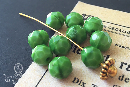 VP-3444 8mm Czech Vintage opaque green Round glass Bead