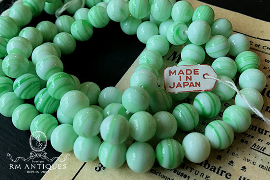 VP-3948 7mm JapanVintage green Marbled glass Bead