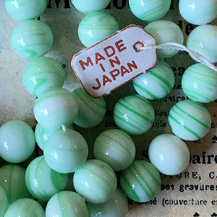 VP-3948 7mm JapanVintage green Marbled glass Bead