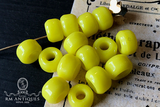 VP-4305 9mm Czech Vintage Yellow glass Bead