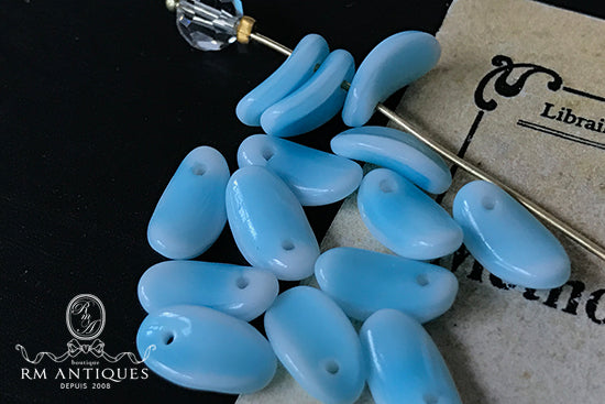 VP-4649 10x5mm West German Vintage petal Blue glass Bead