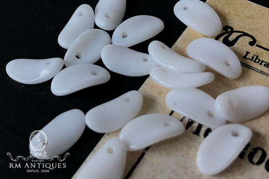 VP-4651 10x5mm West German Vintage petal White glass Bead