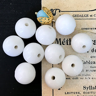 VP-4661 12mm JapanVintage Milk glass glass Bead