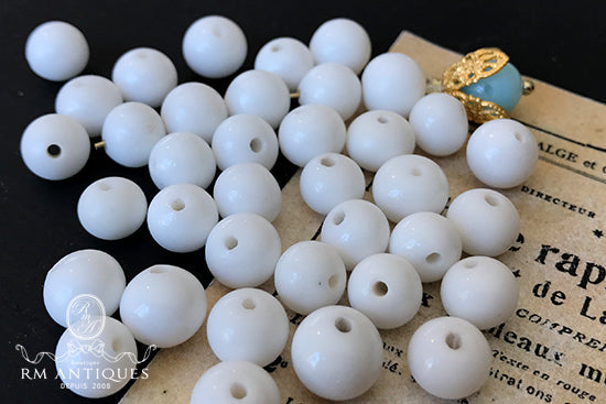 VP-4662 8mm JapanVintage Milk glass glass Bead