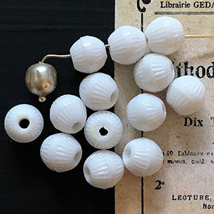 VP-5404 9mm German Vintage Milk White glass Bead