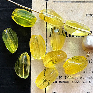 VP-5442 11x7mm JapanVintage Yellow 3Sided glass Bead