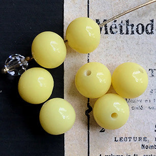 VP-5685 10mm Japan Vintage Cream Yellow Round glass Bead