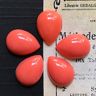 VP-5916 18x13mm West German Vintage lucite Coral Cabochon Pear