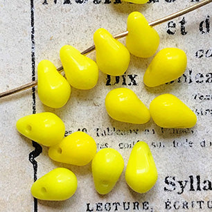 VP-5921 7x5mm West German Vintage glass Drop Bead Lemon