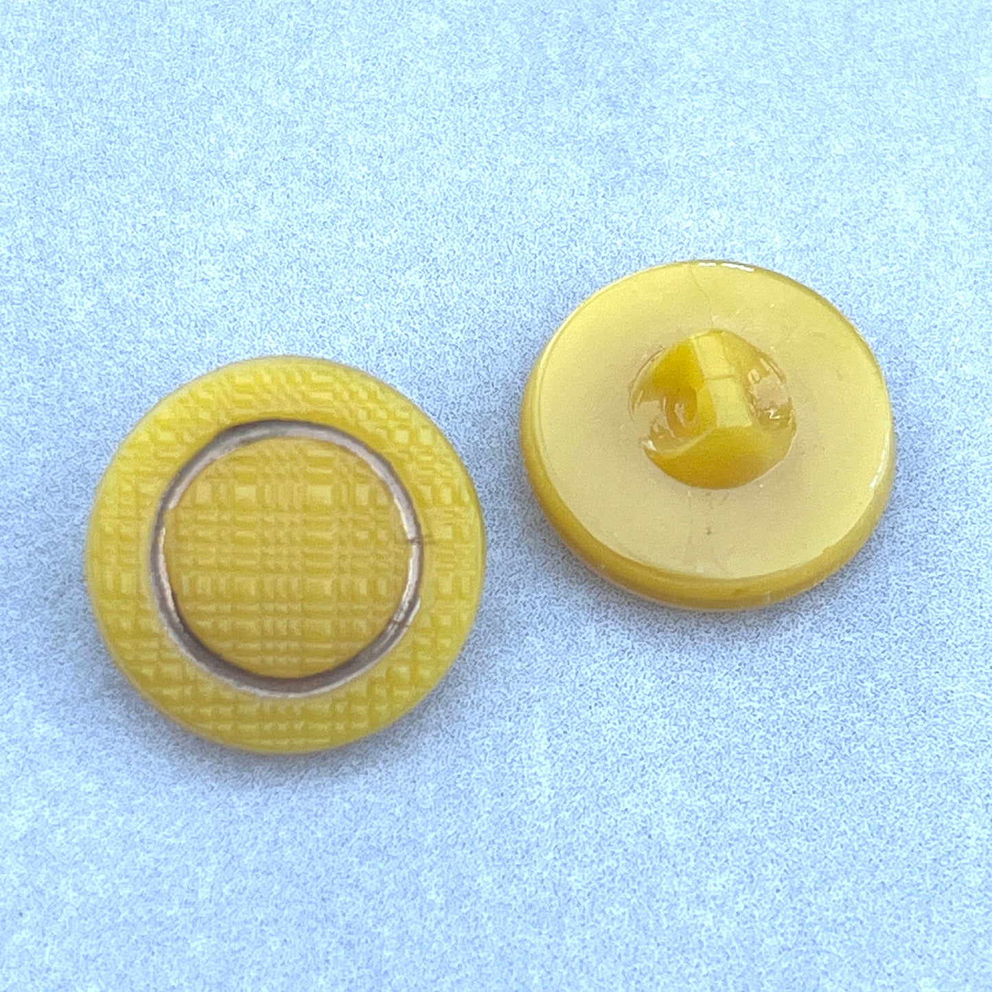 VP-5982 18mm Czech Vintage Yellow glass Button