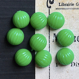 VP-6651 8mm Vintage luciteCabochon green Round