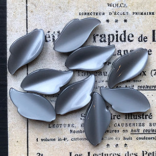 VP-6669 18x19mm West German Vintage lucite leaf Cabochon Gray