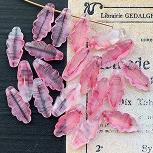 VP-6950 13X6mm Czech Vintage Dagger Pink Marbled glass Bead