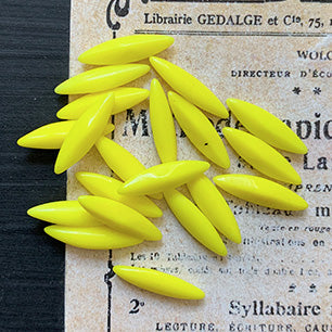 VP-7014 15X4 German Vintage Rhinestone opaque Lemon Smooth Navette