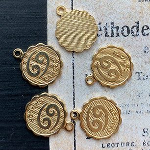 VP-7106 11.5mm USA Vintage Gold Plated Brass Charm Cancer
