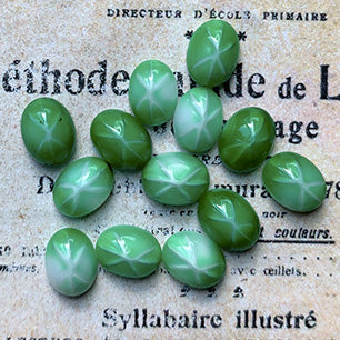 VP-7173 8x6 Czech Vintage glass Cabochon Star green Oval