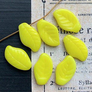 VP-7190 15x10mm Czech Vintage Lemon Yellow leafglass Bead