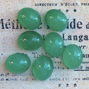 VP-7246 10x8 Japan Vintage glass Cabochon Jade Oval