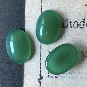 VP-7752 14x10 Czech Vintage glass Cabochon Jade Oval