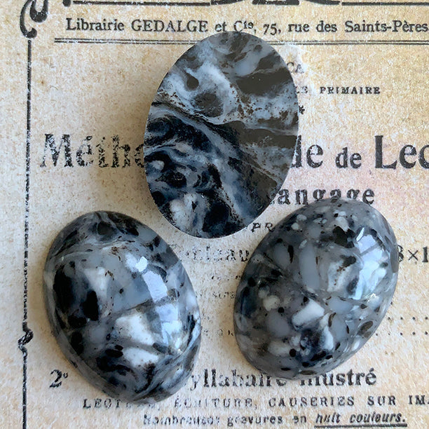 VP-8019 25X18 West German Vintage lucite Cabochon Black Marbled Oval