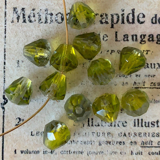 VP-8456 7mm West German Vintage Mephisto Lemon Drop glass Bead