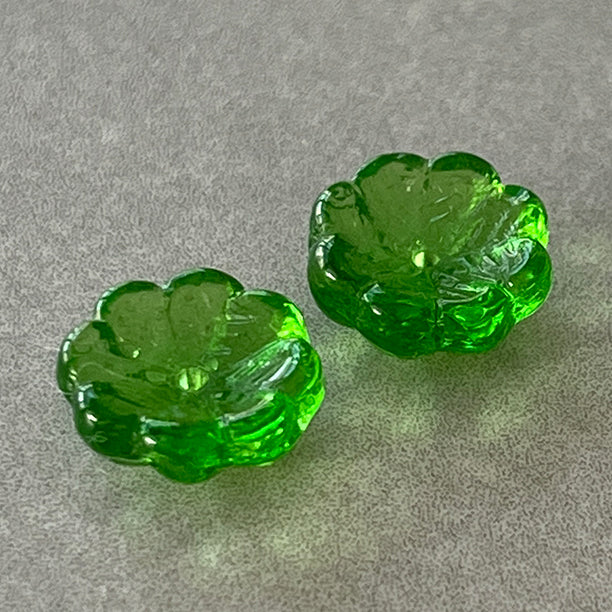 VP-8686 11mm Czech Vintage Emerald Flower glass Bead