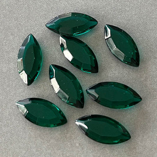 VP-8708 15X7 Swarovski Vintage Rhinestone EmeraldNavette