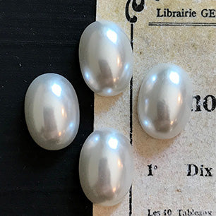 VPL-5028 14x10 Vintage lucite Cabochon pearl Oval