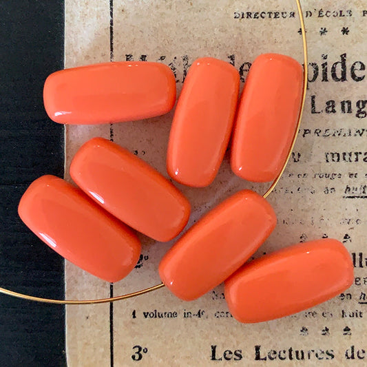 VPL-8429 18x8mm West German Vintage lucite Coral Bead