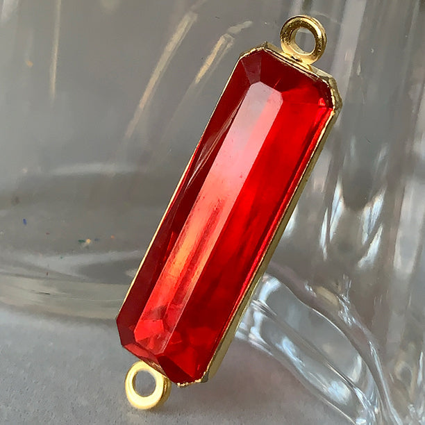 VPL-8483 25x8mm Hong Kong Vintage Link Connector Bezel Ruby lucite