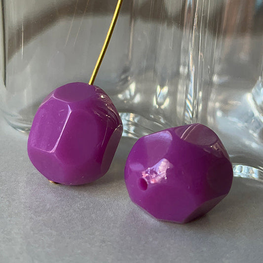 VPL-8597 22mm West German Vintage Purple lucite Bead