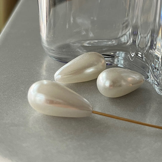 VPL-8986 20x10mm JapanVintage lucite Half Drilled Drop pearl